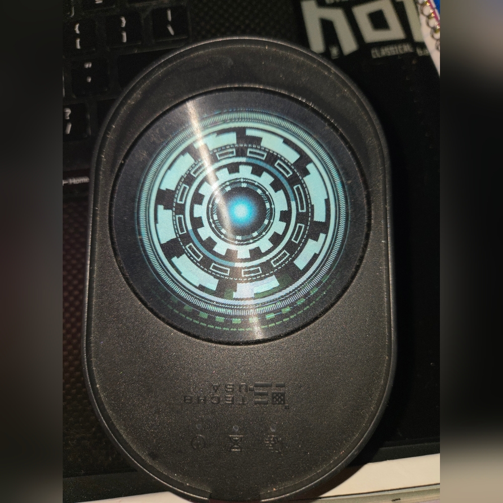 Undetectable Tech8 USA model featuring a "3D Hologram" / "Arc Reactor" design. 